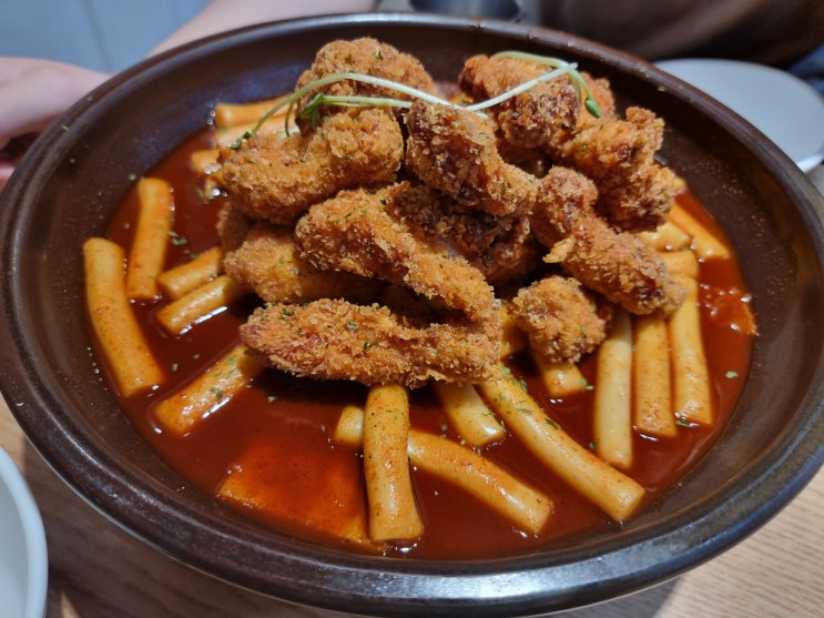  대구 남산동 맛집] 명덕역 치킨과 떡볶이의 만남 '치키뽀끼` (feat. 봄봄 복숭아 슬러시)