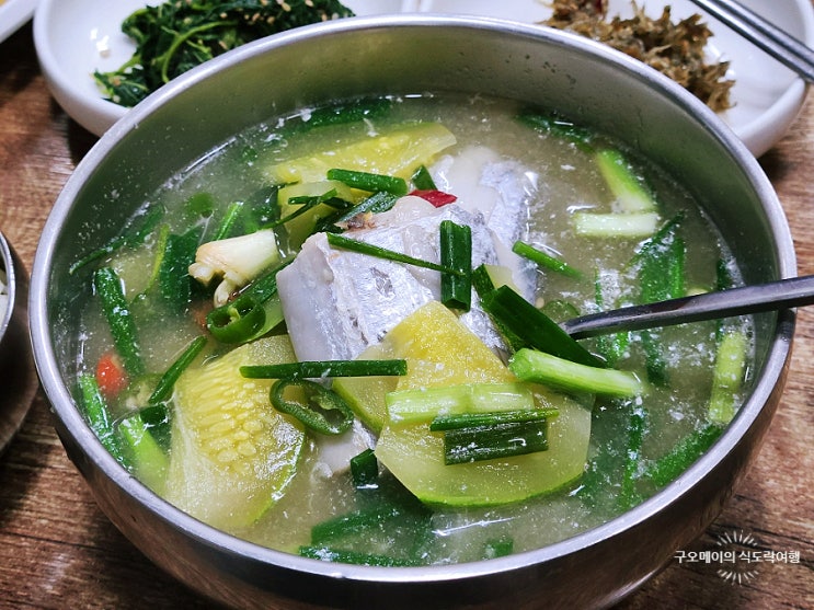  통영 중앙시장 맛집에서 제철 음식으로 아침식사