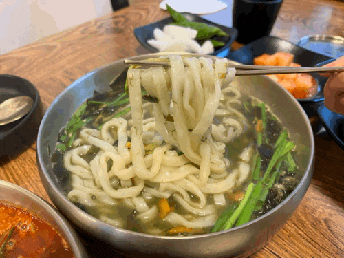  [ 서귀포칼국수 - 정이가네 ] 서귀포에 보말칼국수 한 그릇 뚝딱하고 가기 !!