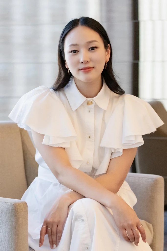 '제작비 1000억 미드 주인공' 하예린, 60년 연기인생 손숙의 외손녀...'헤일리'로 할리우드 진출 '제작비 1000억 미드 주인공' 하예린, 60년 연기인생 손숙의 외손녀...'헤일리'로 할리우드 진출