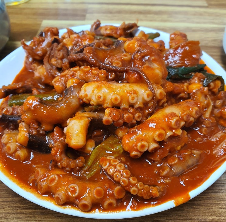  종로1가 맛집 막내 낙지에서 매콤한 낙지볶음과 함께 낮술 파티