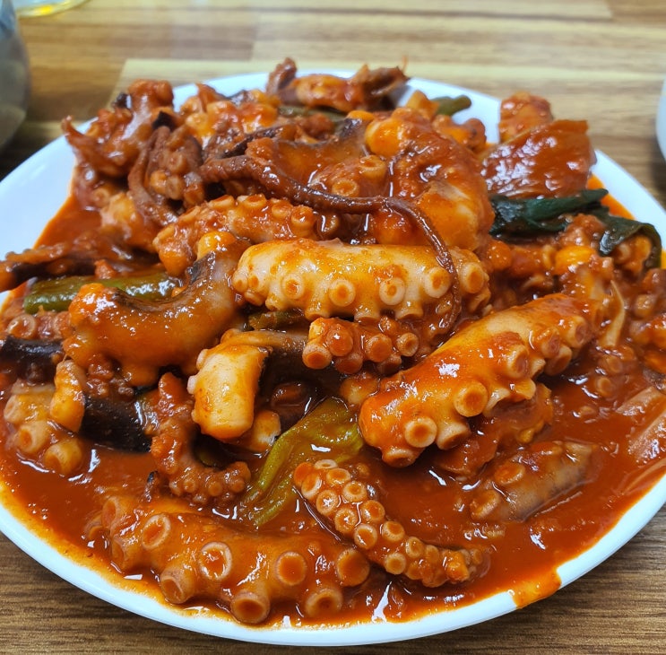 종로1가 맛집 막내 낙지에서 매콤한 낙지볶음과 함께 낮술 파티