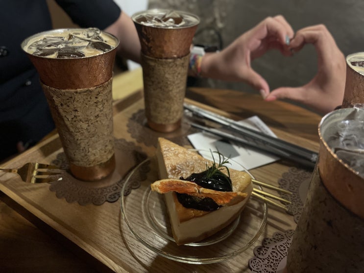  녹사평 카페 :: 이태원 감성 분위기 좋은 테라스 카페 녹사다리
