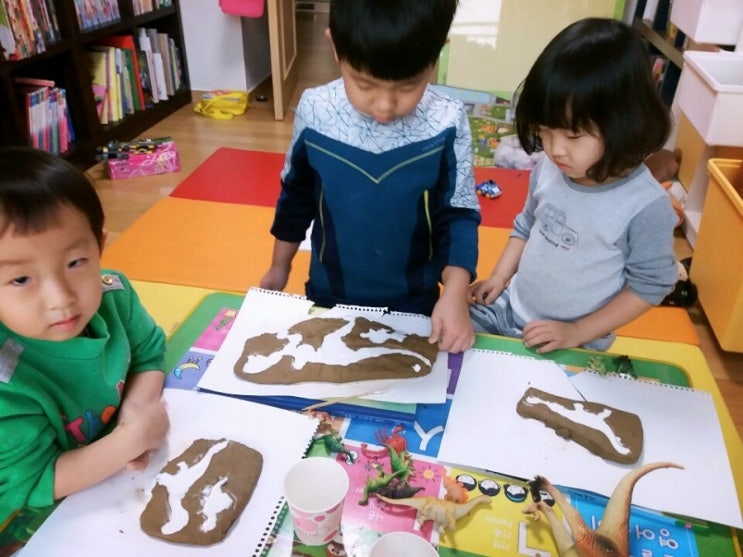  [엄마표 찰흙놀이] 공룡화석 만들어 보기^^