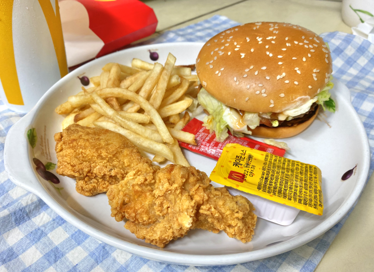  다시 돌아온 바삭쫄깃 맥도날드 맥윙_드라이브스루