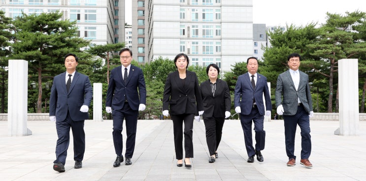 경기도의회 <b>국민의힘</b> 대표단 제11대 의회 임기 시작 전 <b>현충탑</b>... 