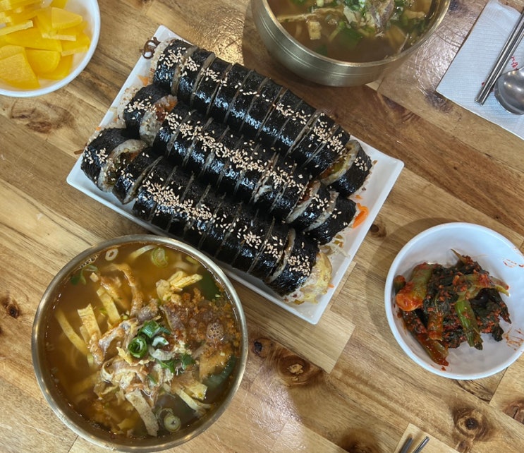 여수 국동칼국수 어디서도 먹어볼 수 없는 이색적인 육전 김밥 맛집