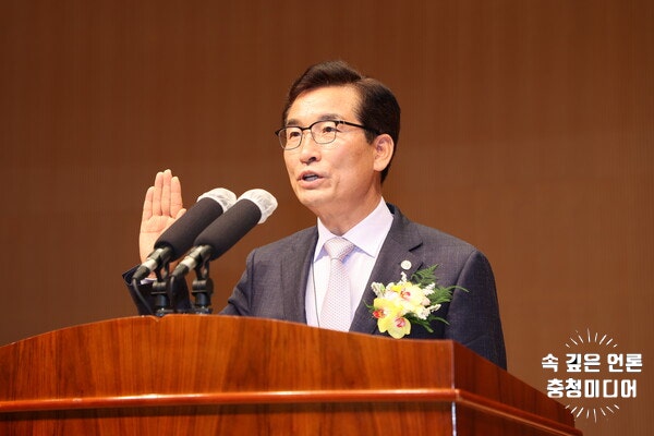  윤건영 충북교육감 취임 "새로운 충북교육 이끌어 가겠다"