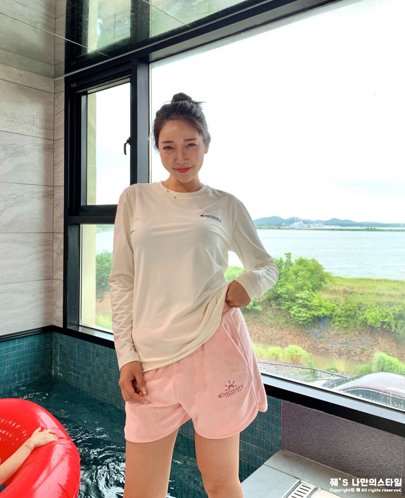 여름휴가 위한 여성 수영복! 디스커버리 루즈핏 래쉬가드 & 보드숏 추천