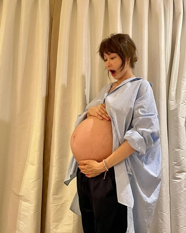 배우 양미라, 둘째 딸 손·발 사진 올리며 순산 알려 "축복이 찾아왔다" 배우 양미라, 둘째 딸 손·발 사진 올리며 순산 알려 "축복이 찾아왔다"