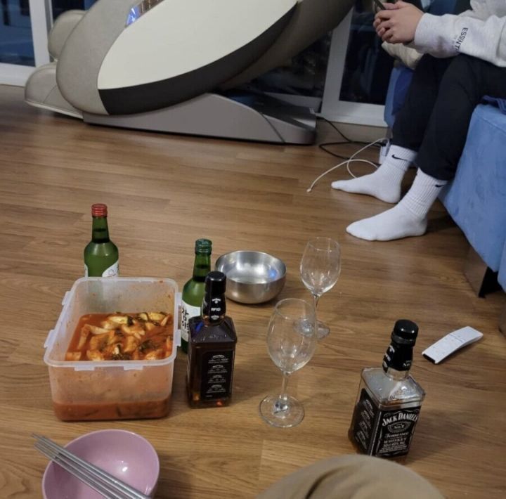 39살 수십억 자산가의 술 파티 39살 수십억 자산가의 술 파티