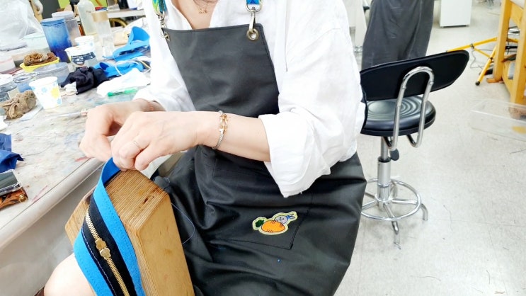  꽈배기 도넛 만두 통가죽공예 핸드메이드 앞치마스트랩 차량용마스크걸이 스마트스토어 편의점택배