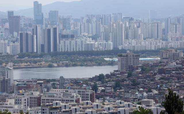 “이정도면 내집 아니라 은행집”…서울 집주인, 소득의 절반 대출 갚는데 쓴다