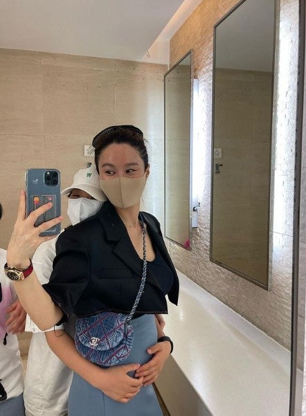 '정성호♥' 경맑음, 4남매 이끌고 놀이동산 나들이..부쩍 나온 D라인[★SNS]