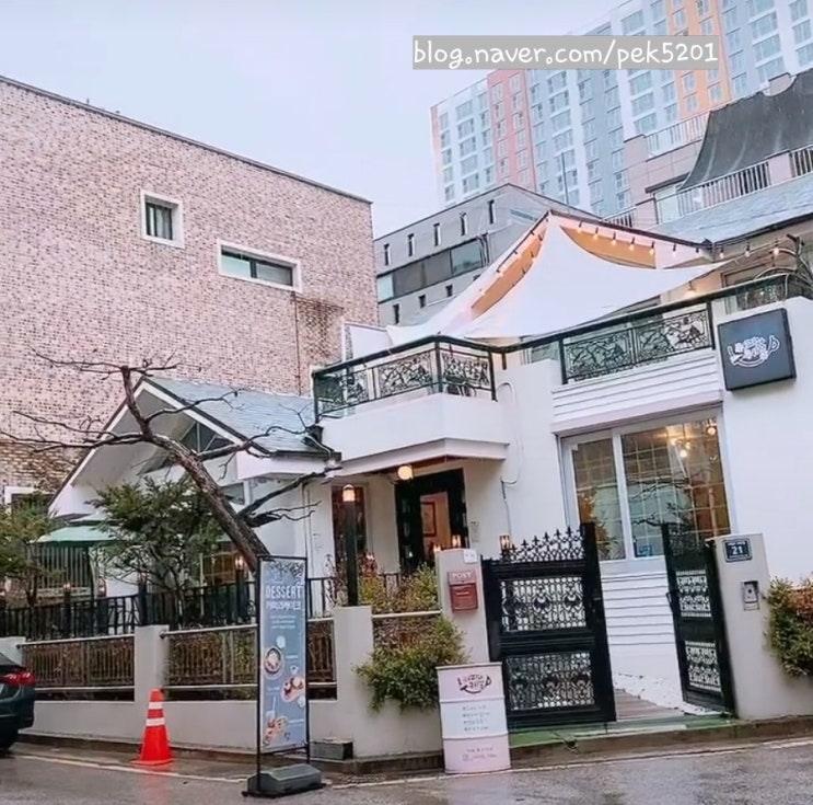  바닐라빈라떼가 맛있는 아늑한 인테리어의 커피맛집! 단독주택을 개조한 감성까페 시흥시청근처 "커피와케이크" 내돈내산 리뷰