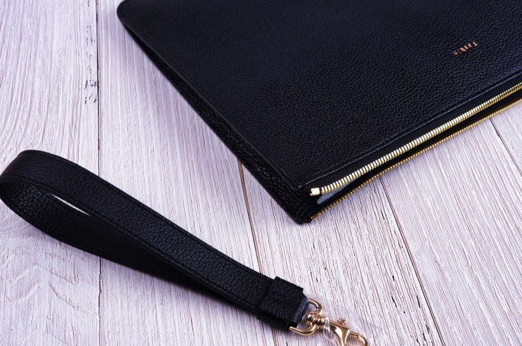  깔끔 단아한 Black Clutch