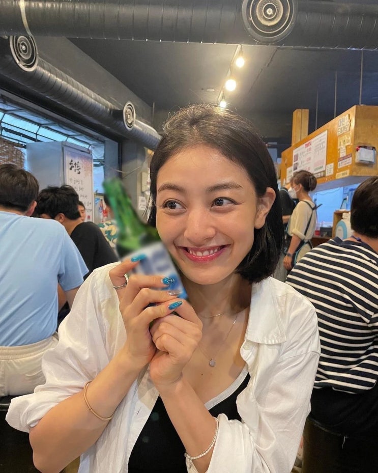그룹 트와이스 지효가 공개한 여행 사진들, "얘랑 부산 데이트" 여행 메이트는 같은 멤버 정연 그룹 트와이스 지효가 공개한 여행 사진들, "얘랑 부산 데이트" 여행 메이트는 같은 멤버 정연