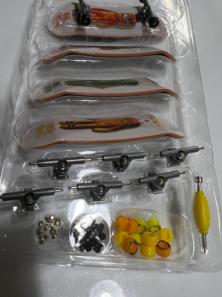  [월급루팡]책상에서 놀기    끝판왕 핑거스케이트보드!!