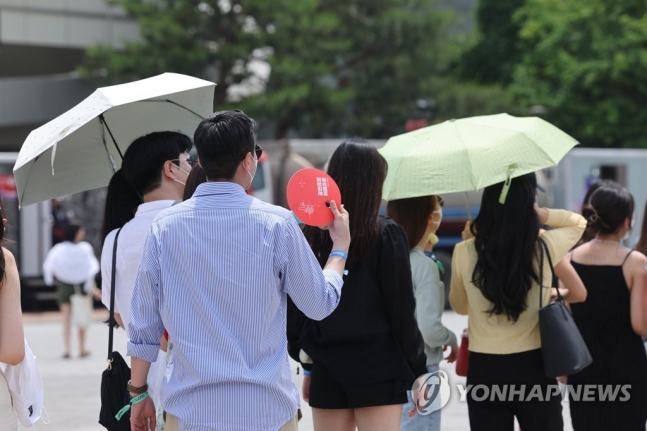 전국 폭염 위기경보 '경계' 발령…지난해보다 18일 빨라 전국 폭염 위기경보 '경계' 발령…지난해보다 18일 빨라