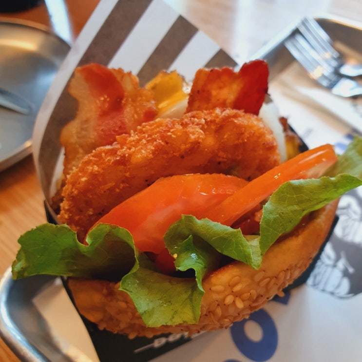  한남동맛집 수제버거 다운타우너 (feat.아보카도버거 & 해쉬브라운버거)