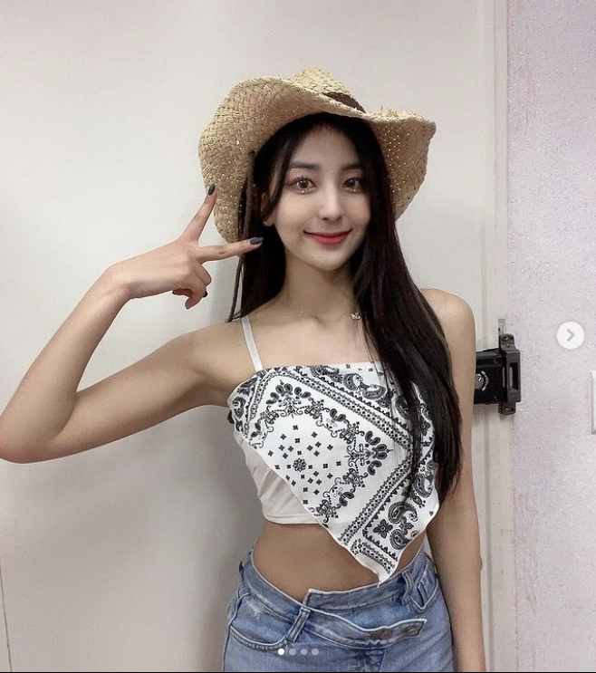목나경 치어리더, 강릉 바닷가에서 서핑보드와 함께 인증샷...노출 없이도 건강미 넘쳐 목나경 치어리더, 강릉 바닷가에서 서핑보드와 함께 인증샷...노출 없이도 건강미 넘쳐