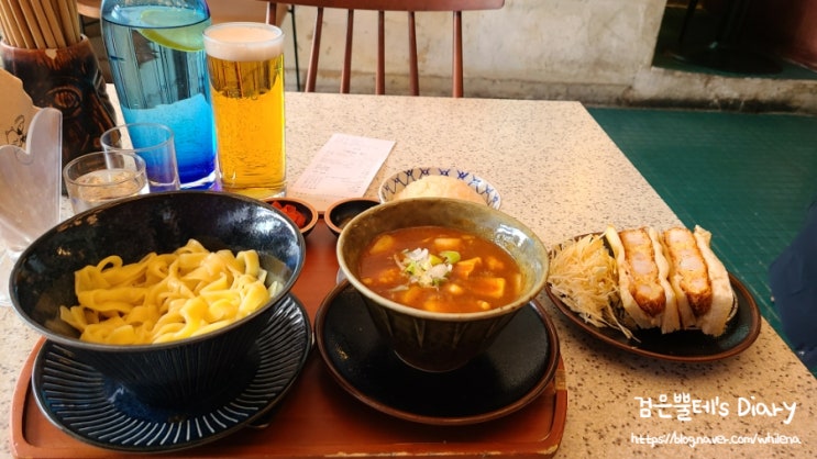  [서울 성수] 혼밥, 그리고 혼맥하기 좋은 맛집 탐광 - 대창카레 츠케멘, 에비카츠샌드 (포장, 메뉴판, 영업시간, 화장실 등)