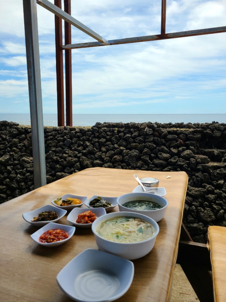  <제주 오션뷰맛집> 광치기 해변 앞 일출봉이 보이는 성게 칼국수 맛집 "백기 해녀의 집"