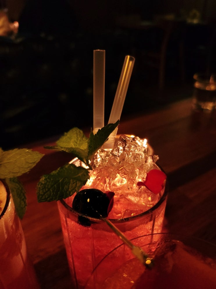  전주 비하인드, 전주 효자동 늦게까지 여는 카페를 찾다가 방문하게 된 비하인드, 바 (논알콜 가능)