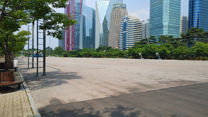  폭염속 한적한 여의도 공원 나들이