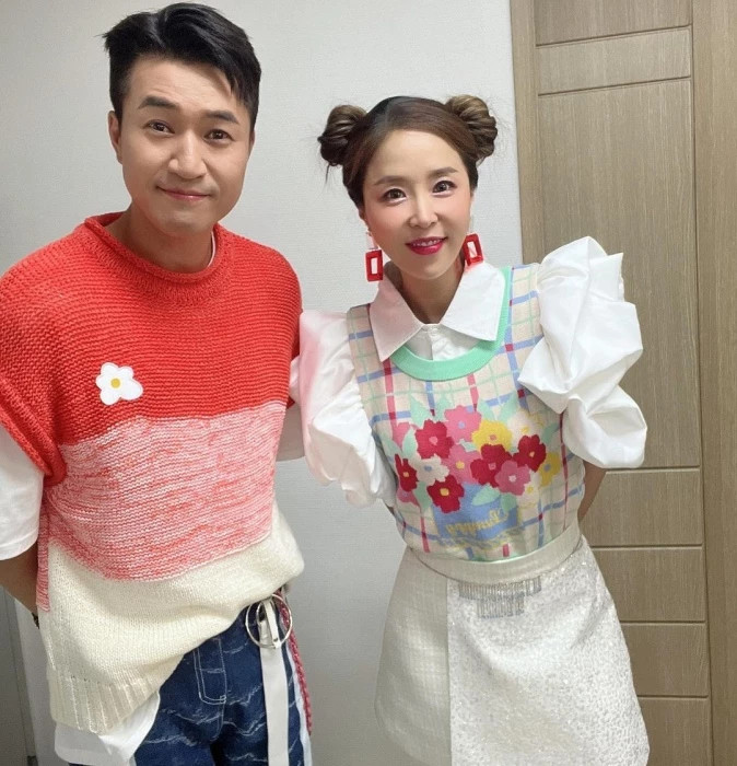 그룹 코요태 김종민과 신지, 24년 지기의 거침없는 서로의 연애사 폭로..."신지 전 애인 별로였다" 그룹 코요태 김종민과 신지, 24년 지기의 거침없는 서로의 연애사 폭로..."신지 전 애인 별로였다"