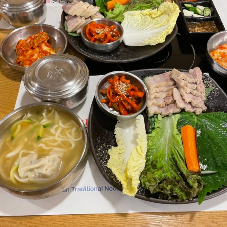  을지로 맛집 달인겉절이 칼국수에서 푸짐한 보쌈정식