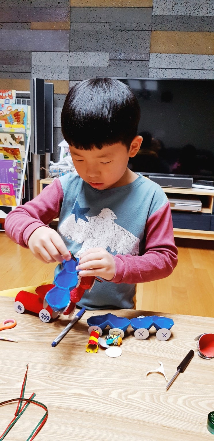  [엄마표 놀이] 재활용 계란판으로  기차만들기