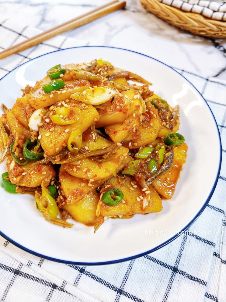 감자멸치조림 만드는법 매콤한 간장감자조림 여름밑반찬 감자요리 감자멸치조림 만드는법 매콤한 간장감자조림 여름밑반찬 감자요리