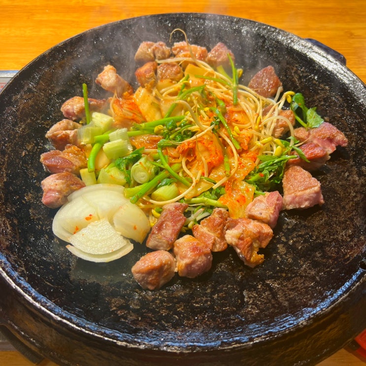  이수역맛집 솥뚜껑김치삽겹이 일품이었던 육대장