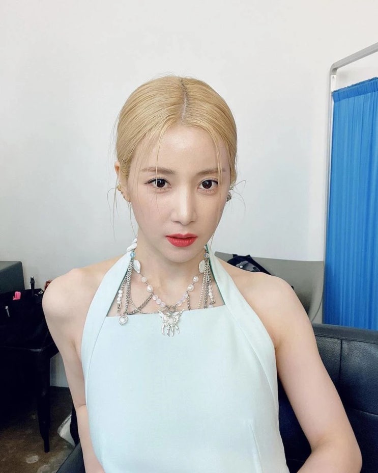그룹 에이핑크 박초롱, 청순돌 이미지 벗고 파격 변신 "가슴 라인에 구멍이...과감한 노출" 그룹 에이핑크 박초롱, 청순돌 이미지 벗고 파격 변신 "가슴 라인에 구멍이...과감한 노출"