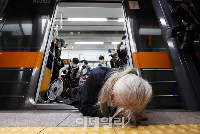  우리가 절대 상상하지 못하는 삶이 존재한다: 팬티요정 노선경 인스타 문답을 보고 