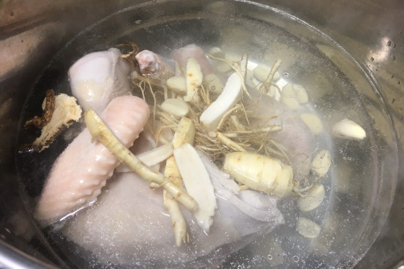 여름 보양식 백숙 토종닭 삶는 법