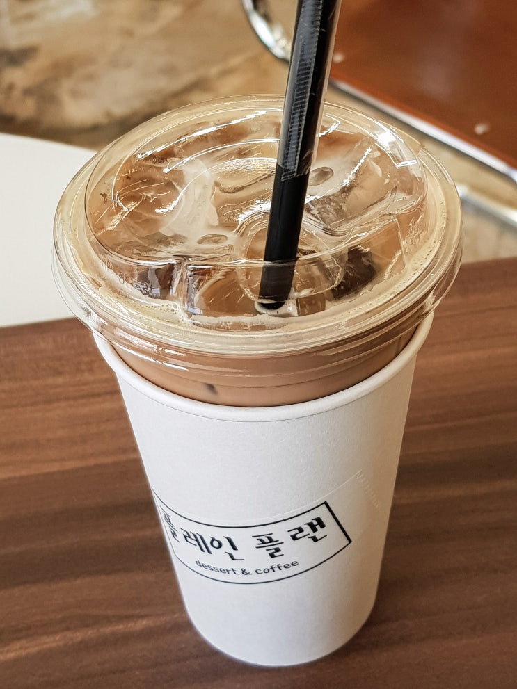 일산 가로수길 카페 <플레인플랜베이킹스튜디오> 말차라떼 마셔봄v 일산 가로수길 카페 <플레인플랜베이킹스튜디오> 말차라떼 마셔봄v