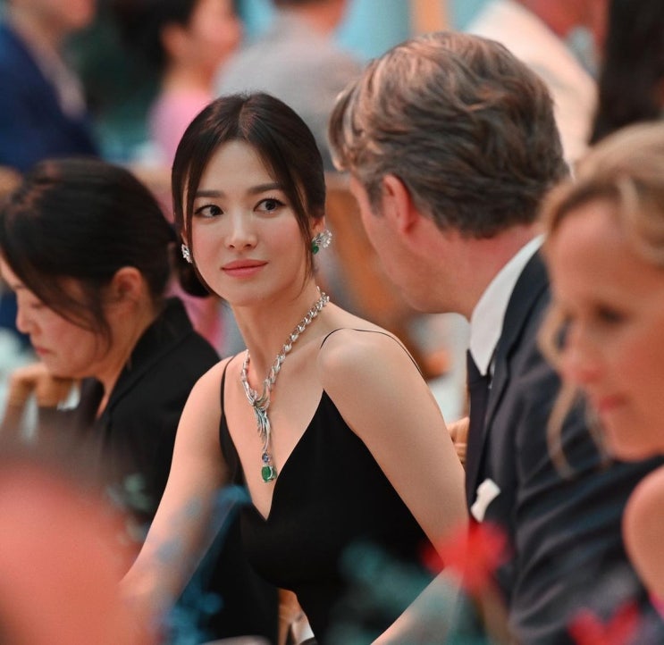  송혜교 패션 명품 주얼리 브랜드 쇼메 2022 파리 디너쇼 목걸이 반지 팔찌 zip