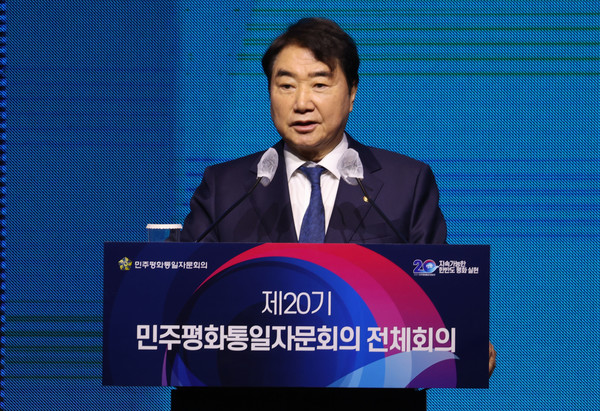 <b>전현희</b> 이어 이석현 평통수석부의장도 국힘 <b>사퇴압박</b>에 "이런... 