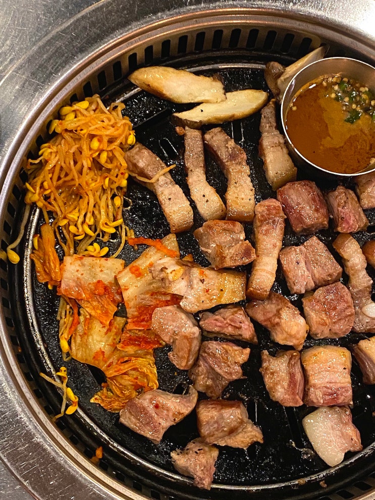  문정동 섬맛의공방제주이야기  : 흑돼지 한마리 챱챱챱