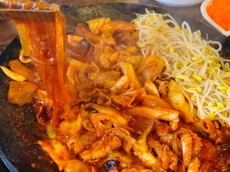 군포 쭈꾸미 맛있게 맵고 날치알 가득한 군포역 맛집 / 쭈삼이네