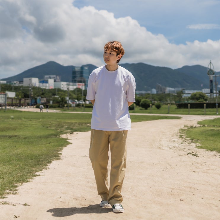  눈을 뗄 수 없는 핏, 에드리엘로스 와이드 원턱 치노팬츠 남자 코디
