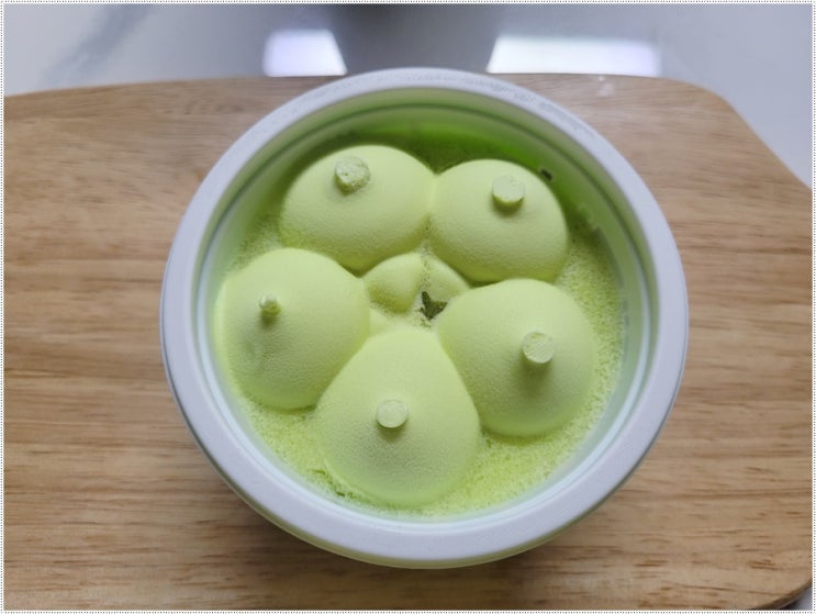  빙그레 메로나빙수 메로나가 밑으로 갔어야함 우유도 넣어서 먹어봄