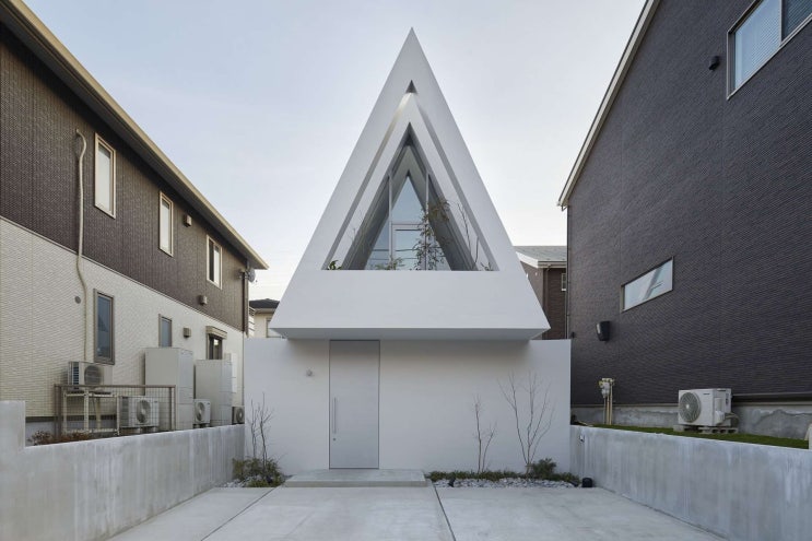 도형 주택 사각형 매스 위 삼각형 프레임 독립 조합 집짓기