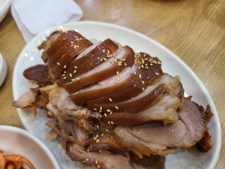 서대문족발 별관. 전통의 온족발. 서대문족발 별관. 전통의 온족발.