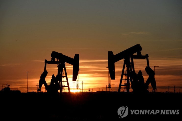 국제유가, 배럴당 100달러 다시 넘어…WTI 4.3%↑ 국제유가, 배럴당 100달러 다시 넘어…WTI 4.3%↑
