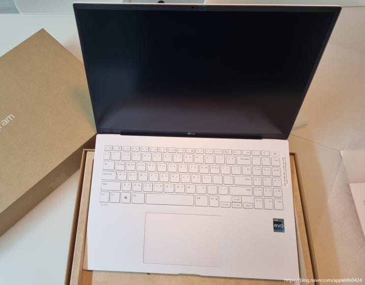 lg그램 2022 인텔12세대 i7 램16기가 16인치 노트북 16Z90Q-GA7WK 구매 후기 (가격, 사양, 사은품, 한컴오피스, SSD)