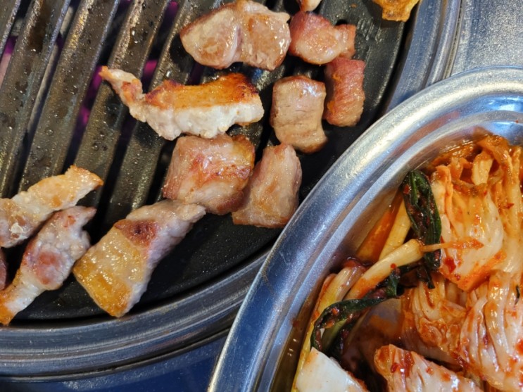 김포 구래동 고기집 "모여봐요 돼지마을"에서 숙성 삼겹살과 목살을 캠핑형으로 즐겨요