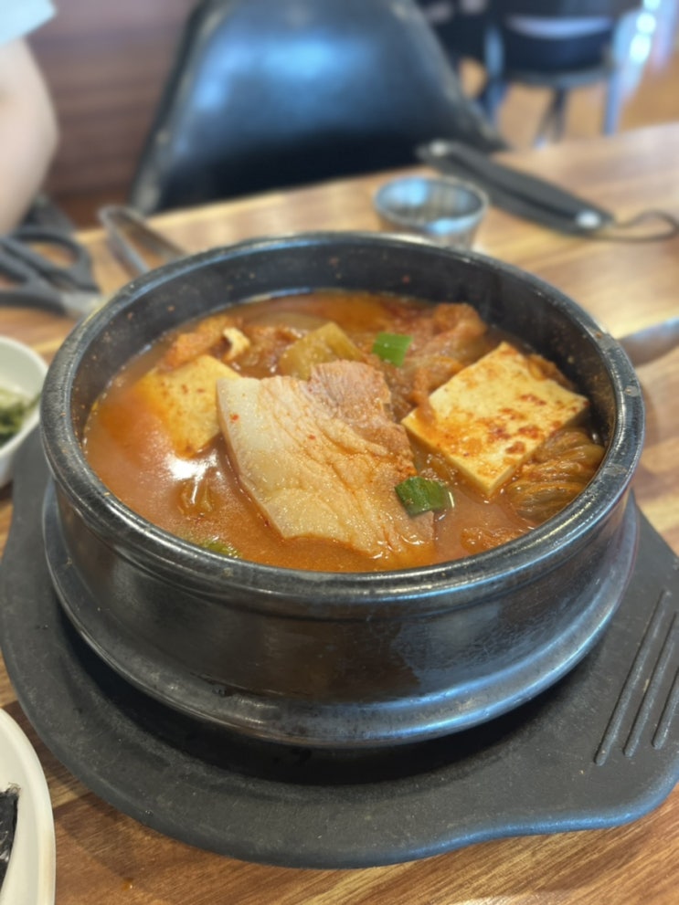  광주 용봉동 전철우사거리 김치찌개 맛집 ) 무한사랑김치찌개 용봉점 _ 여긴 찐이다